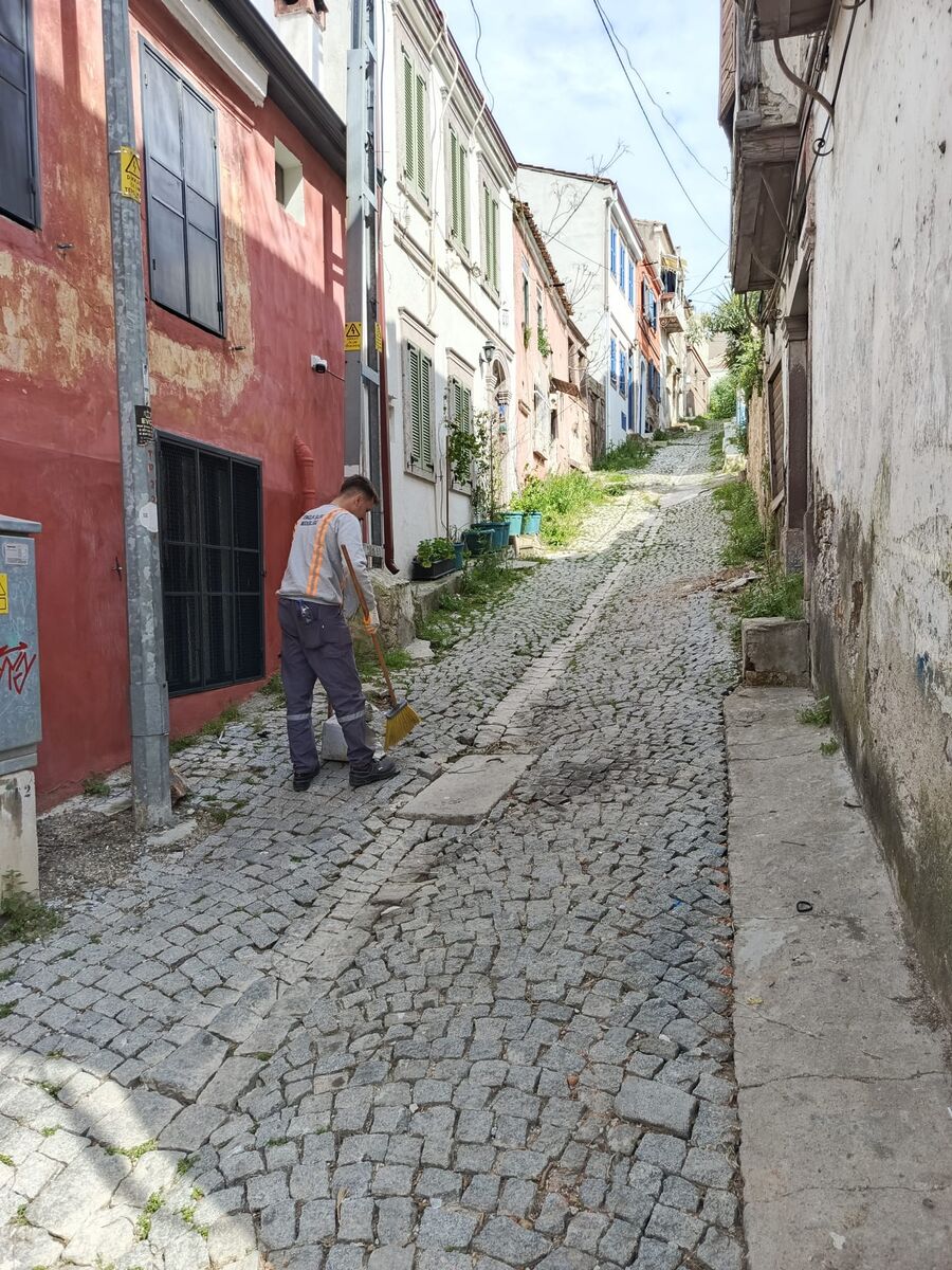 Ayvalık’ta Temizlik Seferberliği Hız Kesmiyor 670372332 18545050198064151 4420474737923213833 n - Marmara Bölge Gazetesi