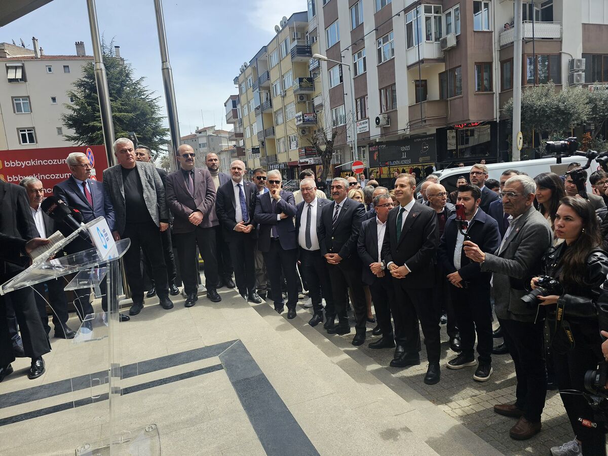 İvrindi’de Dünya Sanat Günü etkinlikleri kapsamında düzenlenen programlar yoğun katılımla