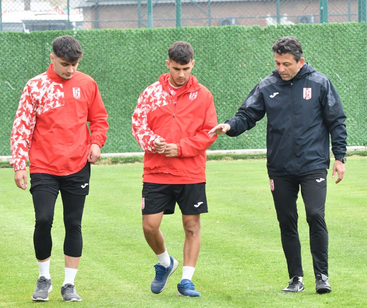 Balıkesirspor Bornova Deplasmanında Üç Puan Peşinde 671212177 1538778934923838 8523897919266946581 n - Marmara Bölge Gazetesi