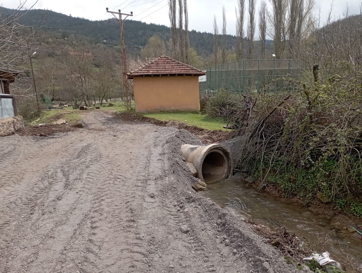 İvrindi’nin dört bir yanında yürütülen çalışmalar hız kesmeden devam ederken,