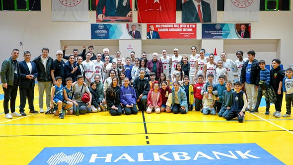 Aslan Yol Burhaniye Belediyespor, Kadınlar Basketbol Ligi’nde gösterdiği başarılı performansla