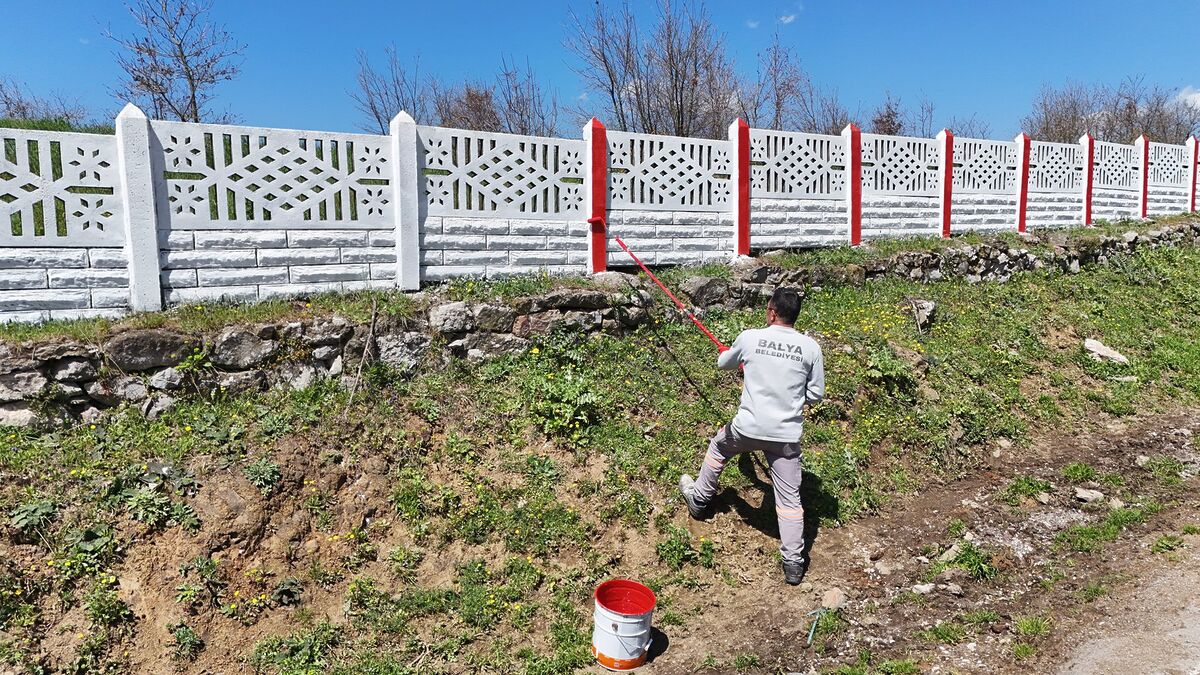 Balya’da mahalle mahalle yürütülen çalışmalarla sosyal alanlar yenileniyor, ortak kullanım