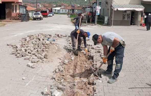 Susurluk’ta Fen İşleri Müdürlüğü ekipleri ilçe genelinde bakım, onarım ve