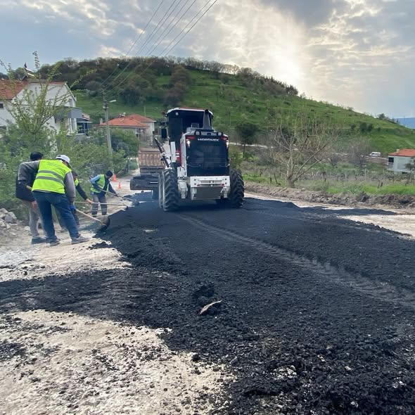 İlçe genelinde ulaşım kalitesini artırmak için çalışmalar hız kesmeden sürüyor.