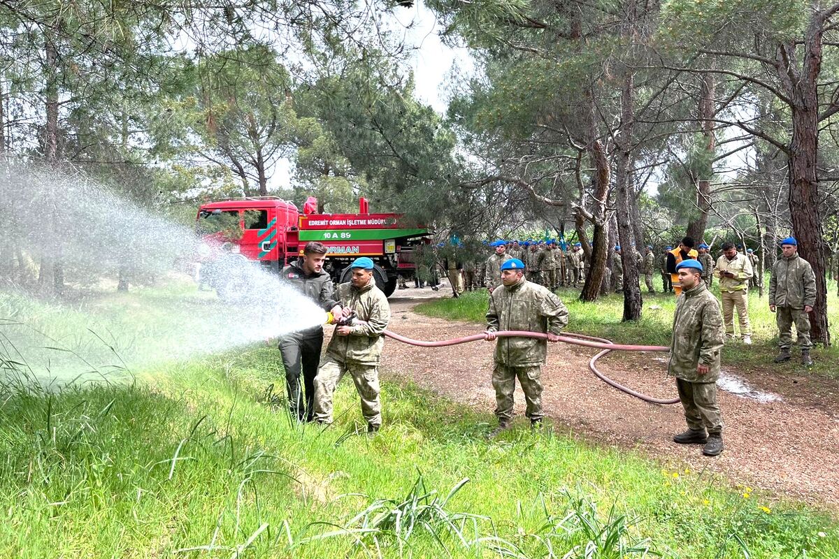 Balıkesir’de gerçekleştirilen eğitimle komandolar, orman yangınlarına karşı sahada aktif rol