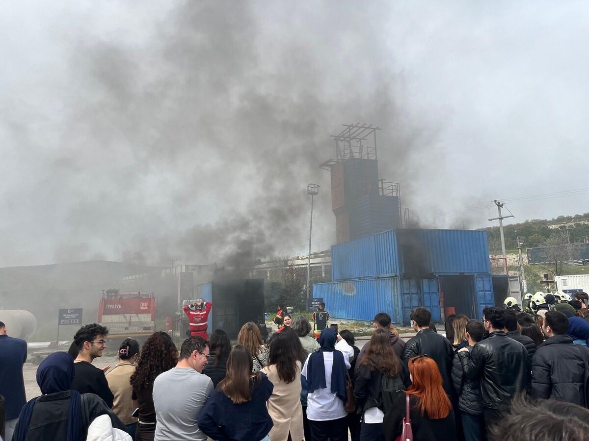 Balıkesir Üniversitesi Sağlık Bilimleri Fakültesi öğrencileri, afet anlarını aratmayan uygulamalı