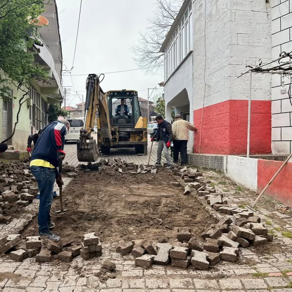 Bigadiç’te mahallelerin yaşam kalitesini artırmaya yönelik çalışmalar aralıksız sürüyor. Özellikle