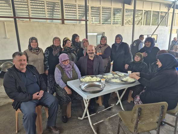 İlçede düzenlenen köy hayırlarında vatandaşlarla bir araya gelindi. Mahalle ziyaretlerinde