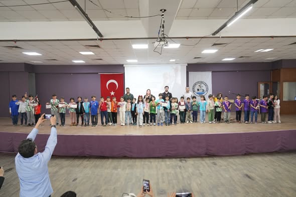 23 Nisan Satranç Turnuvası’na yaklaşık 200 sporcu katıldı. Burhaniye’de zeka