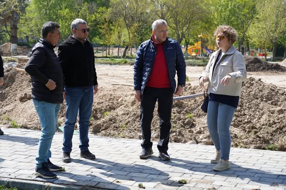 Atatürk Parkı’nda başlatılan yenileme çalışmaları hız kesmeden sürüyor. Parkta yürütülen