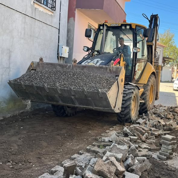 Bigadiç’te Yol Seferberliği Başladı 684909979 122240056988300867 4480779005573627276 n - Marmara Bölge Gazetesi