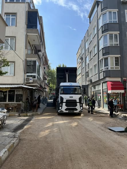 Halitpaşa Mahallesi’nde başlatılan asfalt yenileme çalışmaları aralıksız devam ediyor. Başkan