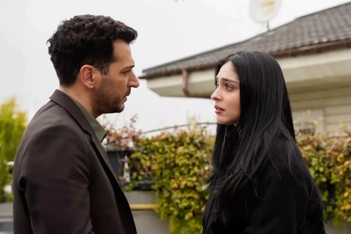 Güller ve Günahlar 23. Bölümde Neler Oldu? Sırlar Ortaya Saçıldı, Serhat’ın Hayatını Değiştiren Gerçek Herkesi Şoke Etti 69cf69b9a47f78a539c02ab1 - Marmara Bölge Gazetesi