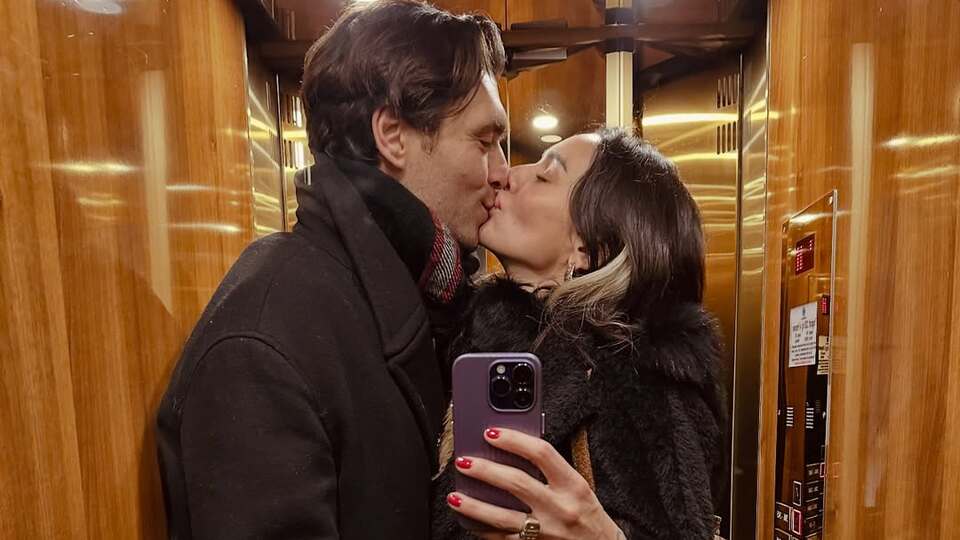 Oyuncu Birce Akalay ile Hakan Kurtaş, sosyal medyada paylaştıkları romantik