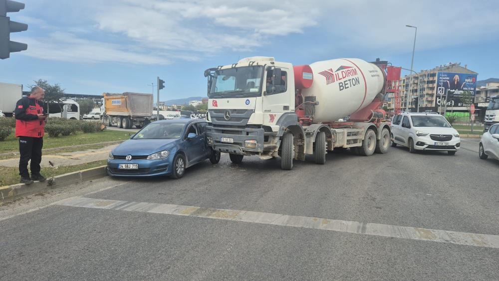 Balıkesir’in Edremit ilçesinde sabah saatlerinde meydana gelen trafik kazası, yürekleri