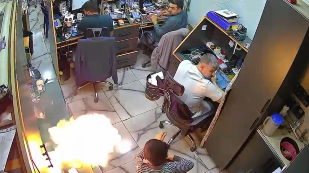 Şarjdaki Telefon Bir Anda Alev Aldı AW691745 01 - Marmara Bölge Gazetesi