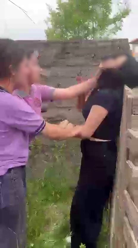 Akran Zorbalığı Çığırından Çıktı! Genç Kızlar Küçük Kızı Dövüp Kayda Aldı AW692103 01 - Marmara Bölge Gazetesi