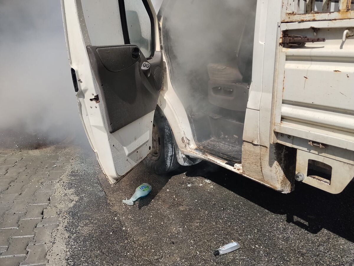 İvrindi’de Seyir Halindeki Kamyonet Alev Aldı! WhatsApp Image 2026 04 02 at 16.03.15 - Marmara Bölge Gazetesi
