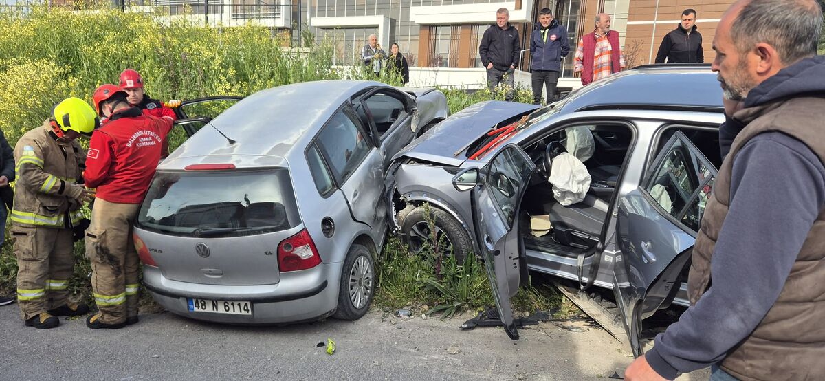 Balıkesir’de Feci Kaza! 4 Yaralı WhatsApp Image 2026 04 14 at 11.37.03 1 - Marmara Bölge Gazetesi