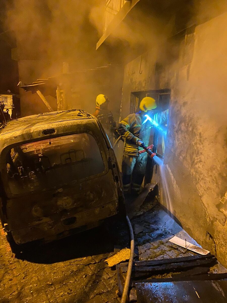 Park Halindeki Araç Alev Topuna Döndü! WhatsApp Image 2026 04 16 at 10.10.44 - Marmara Bölge Gazetesi
