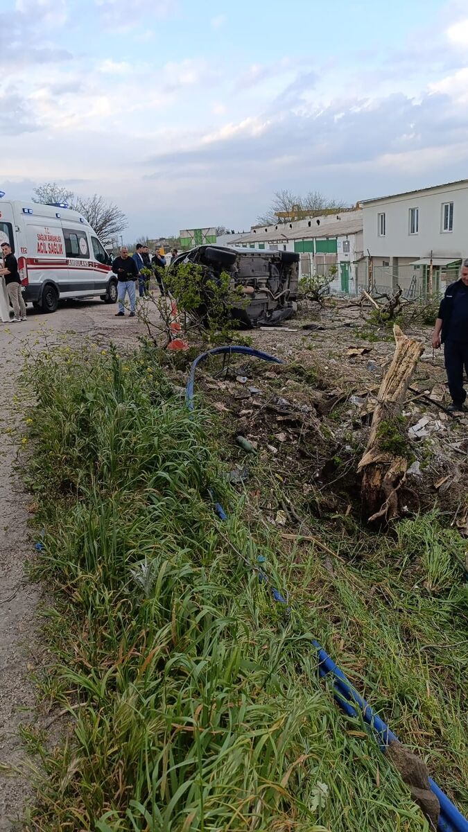 Bandırma’da Şarampole Uçan Otomobilde Can Pazarı WhatsApp Image 2026 04 21 at 19.22.37 1 - Marmara Bölge Gazetesi