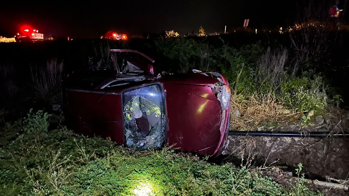 Gece saatlerinde etkili olan sağanak, Gönen’de korkutan kazaya neden oldu.
