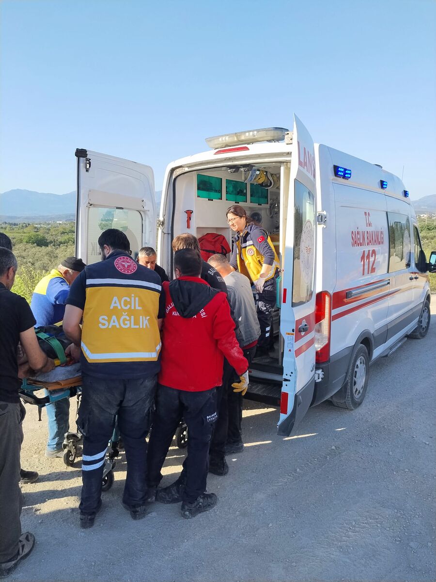 Havran’da Kamyon Şarampole Uçtu! WhatsApp Image 2026 04 26 at 20.17.41 - Marmara Bölge Gazetesi
