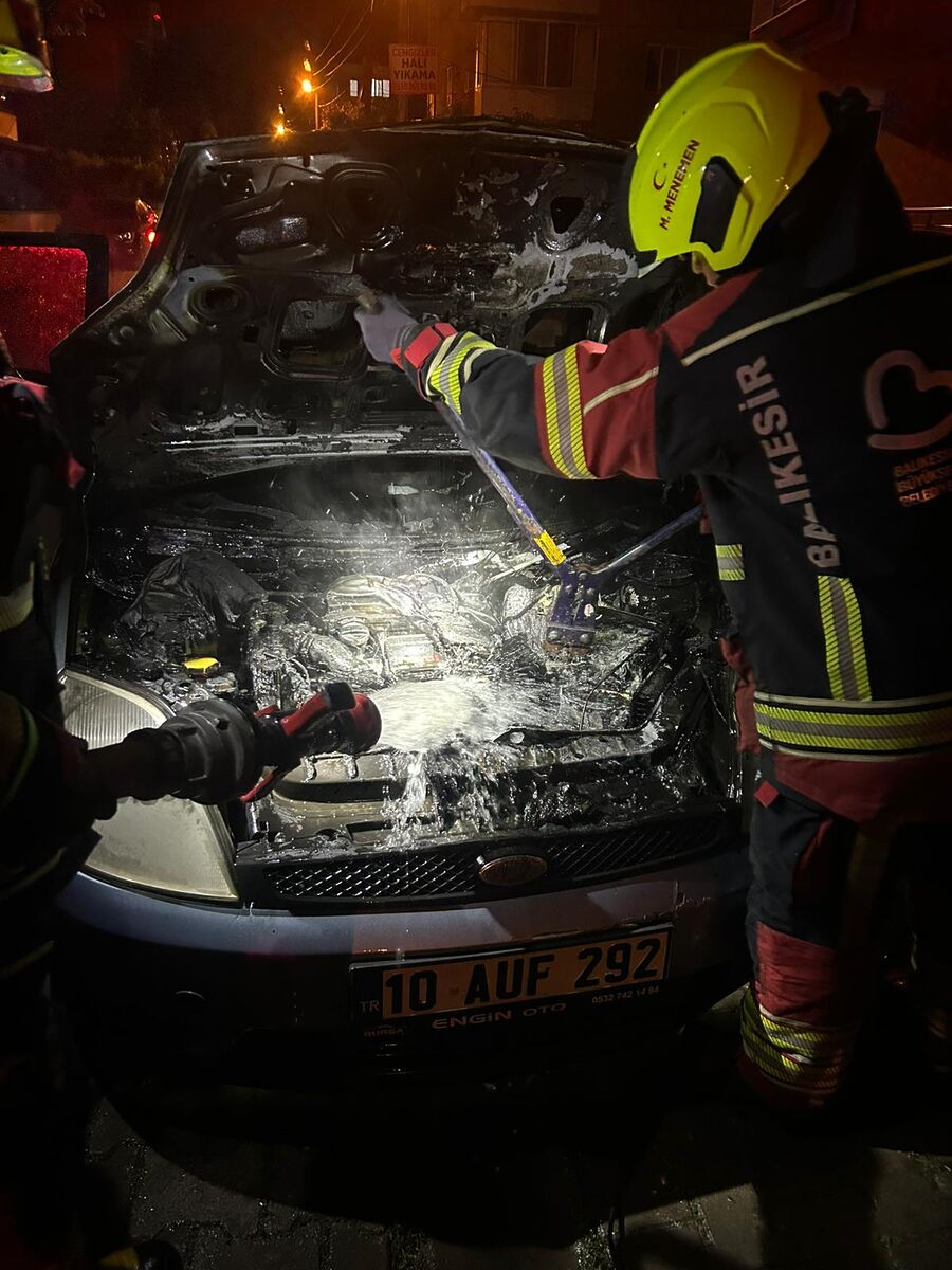 Park Halindeki Otomobil Bir Anda Alev Aldı WhatsApp Image 2026 04 27 at 10.47.45 - Marmara Bölge Gazetesi