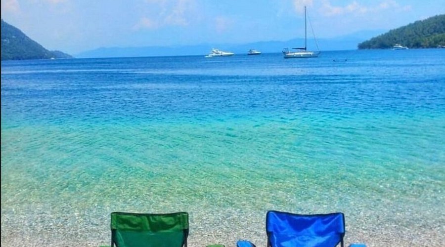 Muğla’nın doğayla iç içe saklı güzelliklerinden biri olan Akbük Koyu,
