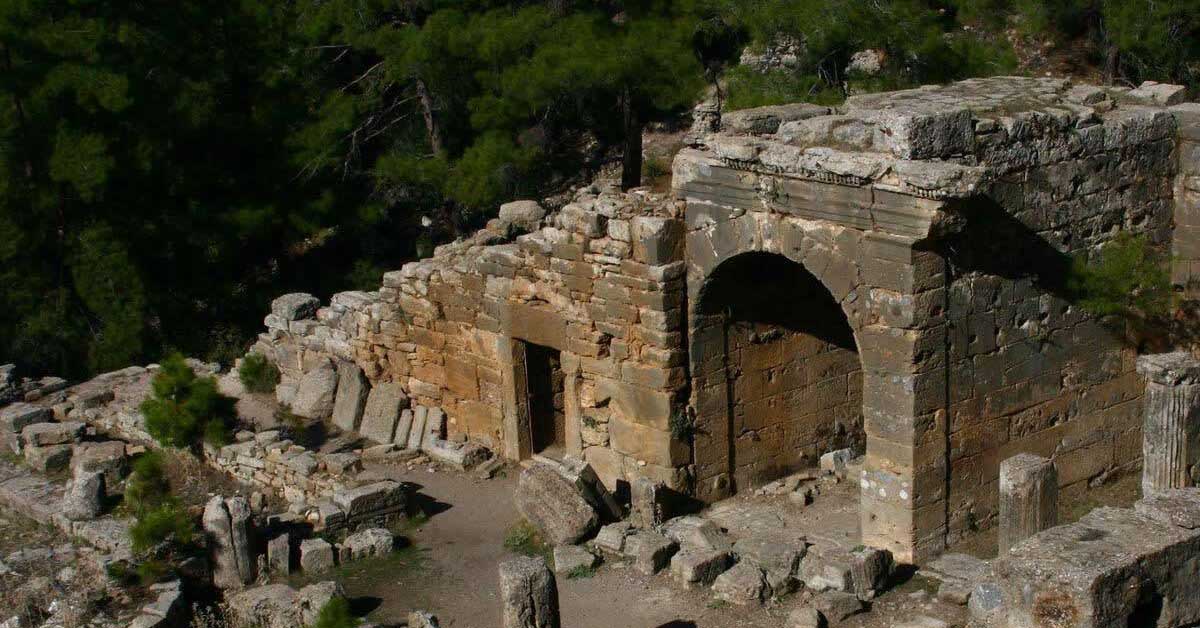 Balıkesir Valisi İsmail Ustaoğlu, Antandros Antik Kenti’nde yürütülen kazı çalışmalarını