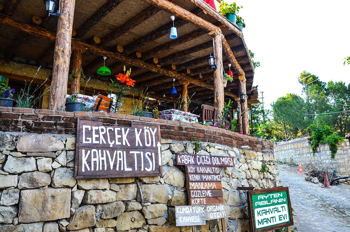 Edremit’e Bir Adım Mesafede Olan Bu Köyde Zamanı Unutacaksınız! ayten ablanin kahvalti evi yesilyurt 2 - Marmara Bölge Gazetesi