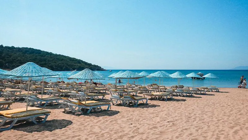 Balıkesir’in gözde turizm merkezlerinden Ayvalık, doğal güzellikleriyle dikkat çeken plajlarıyla