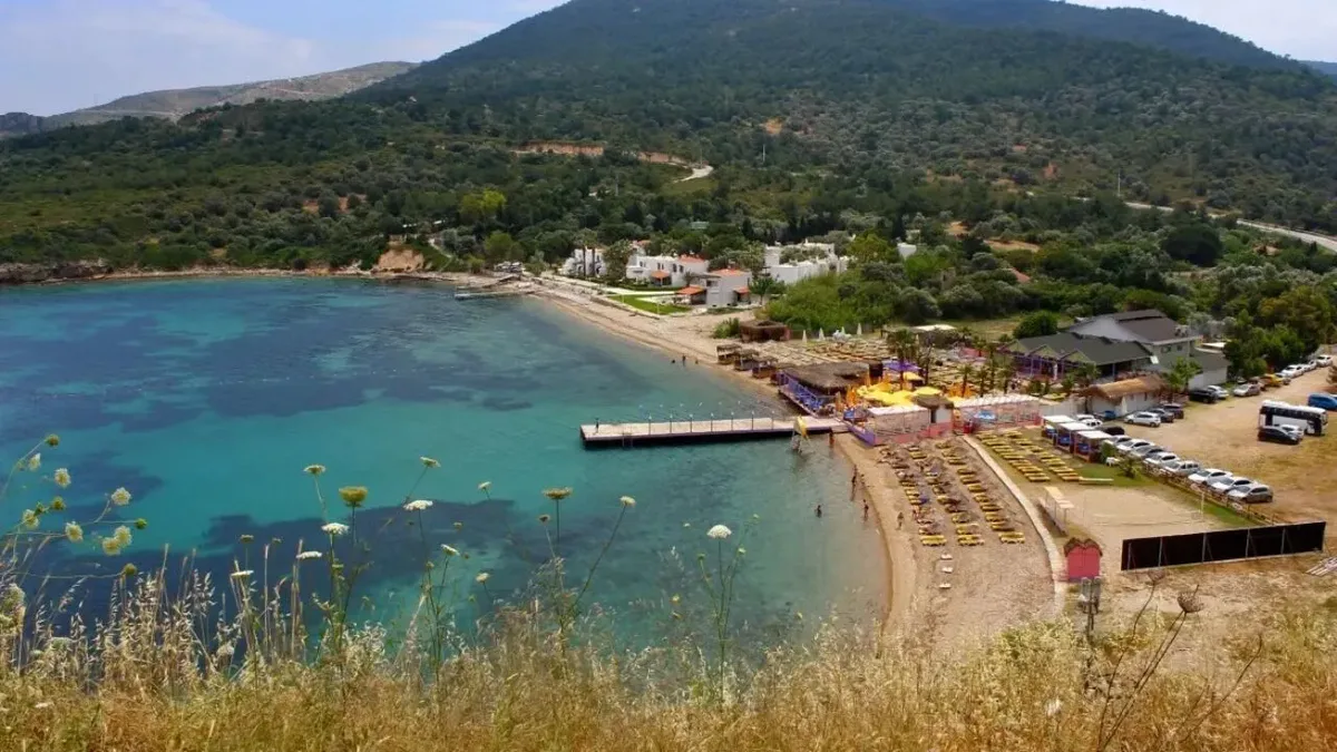 Foça’nın Plajları Avrupa’yla Yarışıyor! izmire 1 saat uzakliktaki odullu tatil rotasi focanin mavi bayrakli 2 plaji 2 - Marmara Bölge Gazetesi