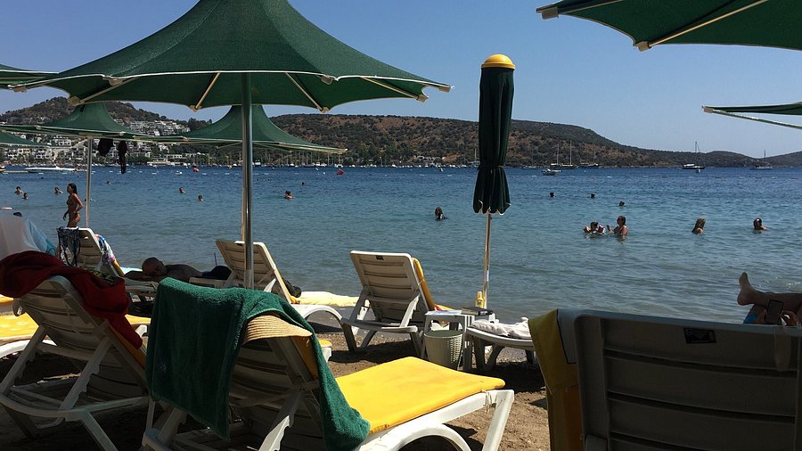 Huzur Arayanların Akın Ettiği Ege Sahili photo0jpg 1 - Marmara Bölge Gazetesi
