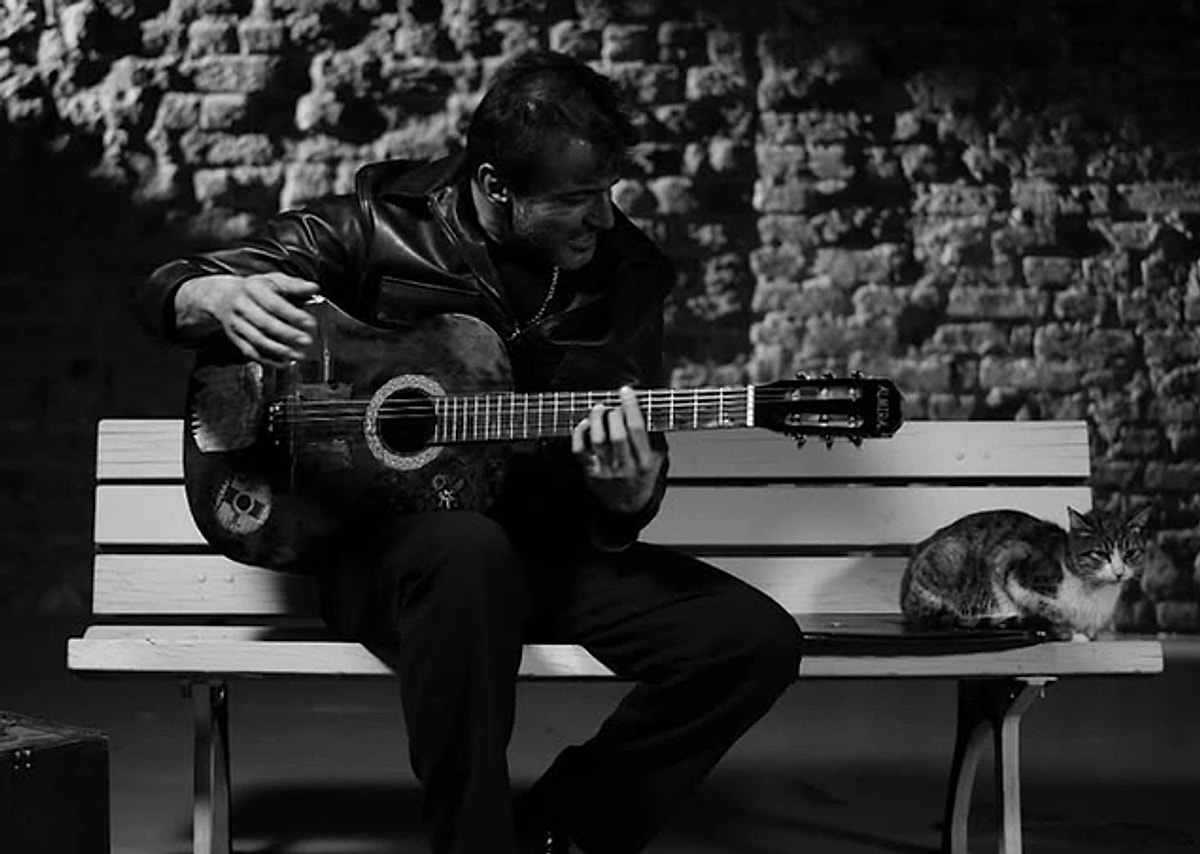 Popstar yarışmasıyla tanınan ve zorlu yaşam mücadelesiyle hafızalara kazınan Rıza