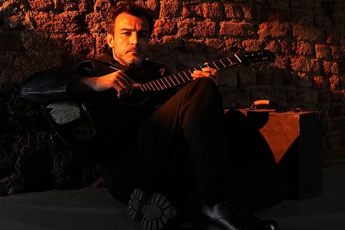Bodrum’da fenalaşarak hastaneye kaldırılan 43 yaşındaki şarkıcı Rıza Tamer yaşamını