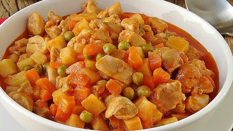 Geleneksel tas kebabının hafif ve bütçe dostu versiyonu olan tavuklu