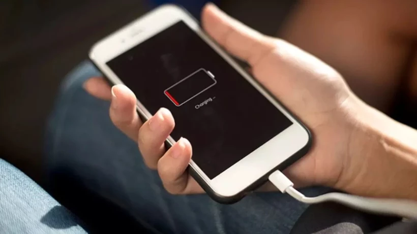 Birçok kullanıcı sabah tam dolu bir telefonla güne başlamak için