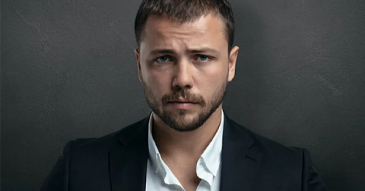 Ünlü oyuncu Tolga Sarıtaş, bu kez rol aldığı dizilerle değil,