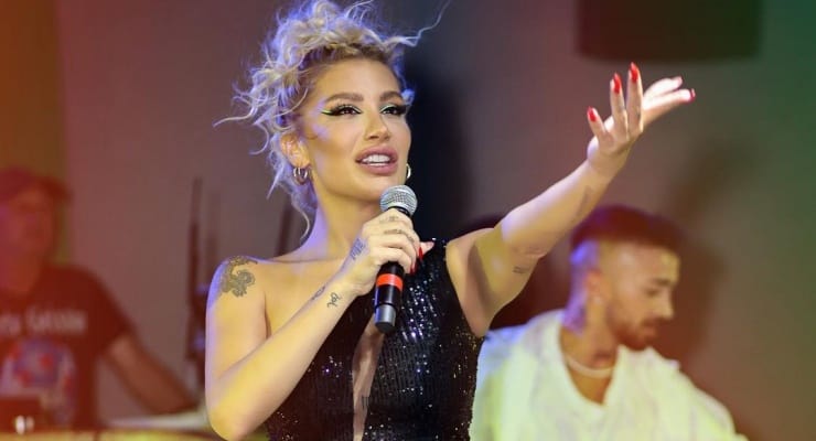 İrem Derici, Ankara’daki 19 Mayıs konserinde yaşanan ilginç anlarla sosyal