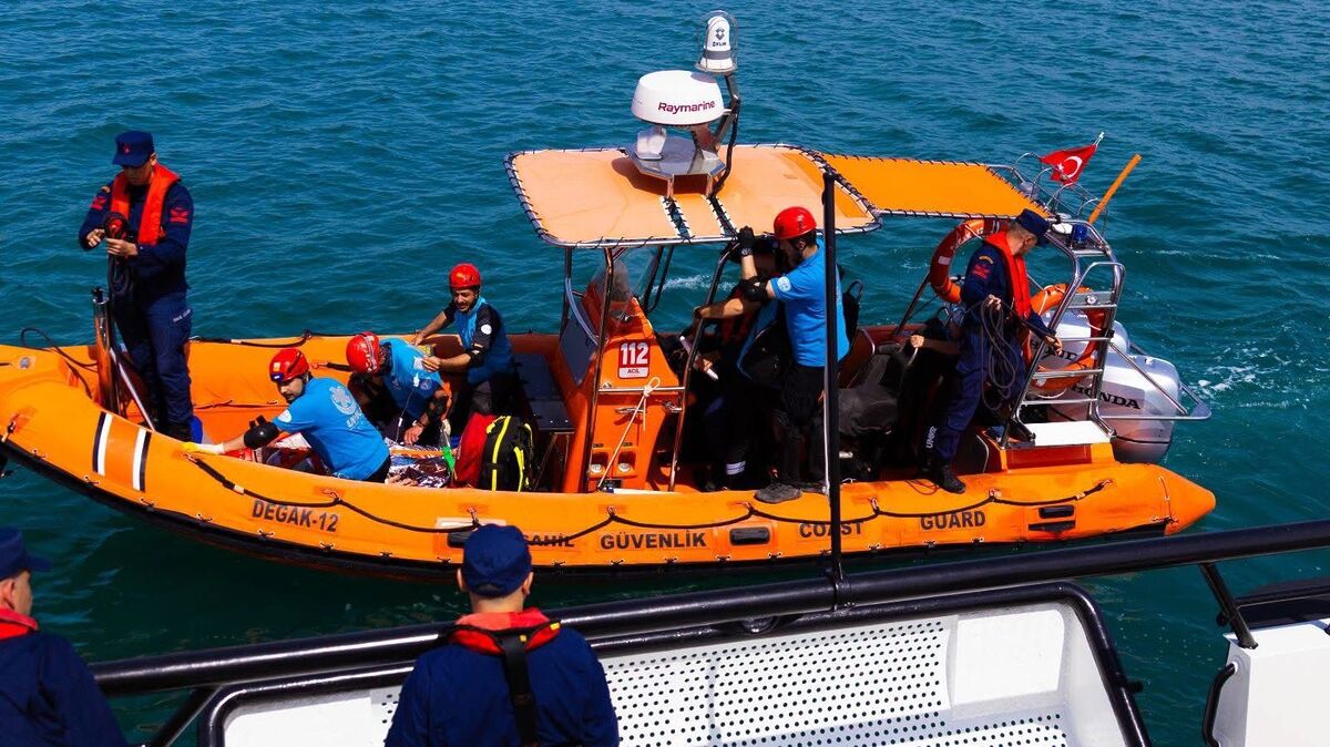 Balıkesir, Çanakkale ve Manisa UMKE ekipleri, Ayvalık’taki Tavuk Adası’nda gerçekleştirilen