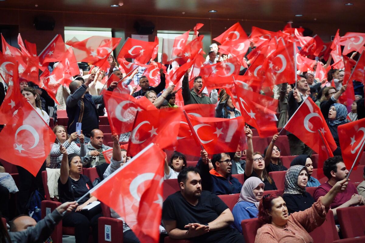 Balıkesir’de Kuvayımilliye Ruhunu Yaşatan Türkü ve Zeybek Gösterisi 66ec2894 5f74 48e3 894c 51cbe90e51e8 - Marmara Bölge Gazetesi