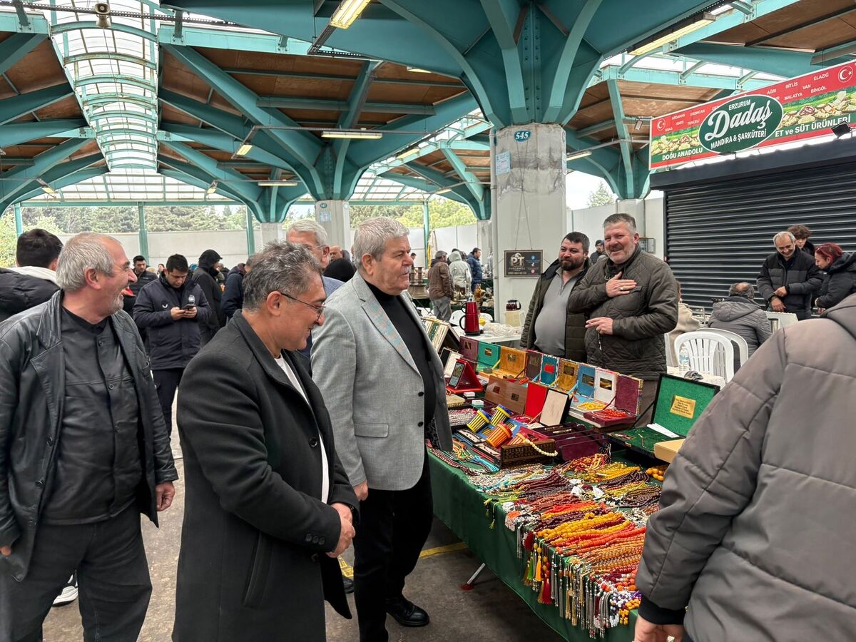 Kapalı Pazar Yeri’nde kurulan Antika Pazarı, geçmişin izlerini günümüze taşıyan