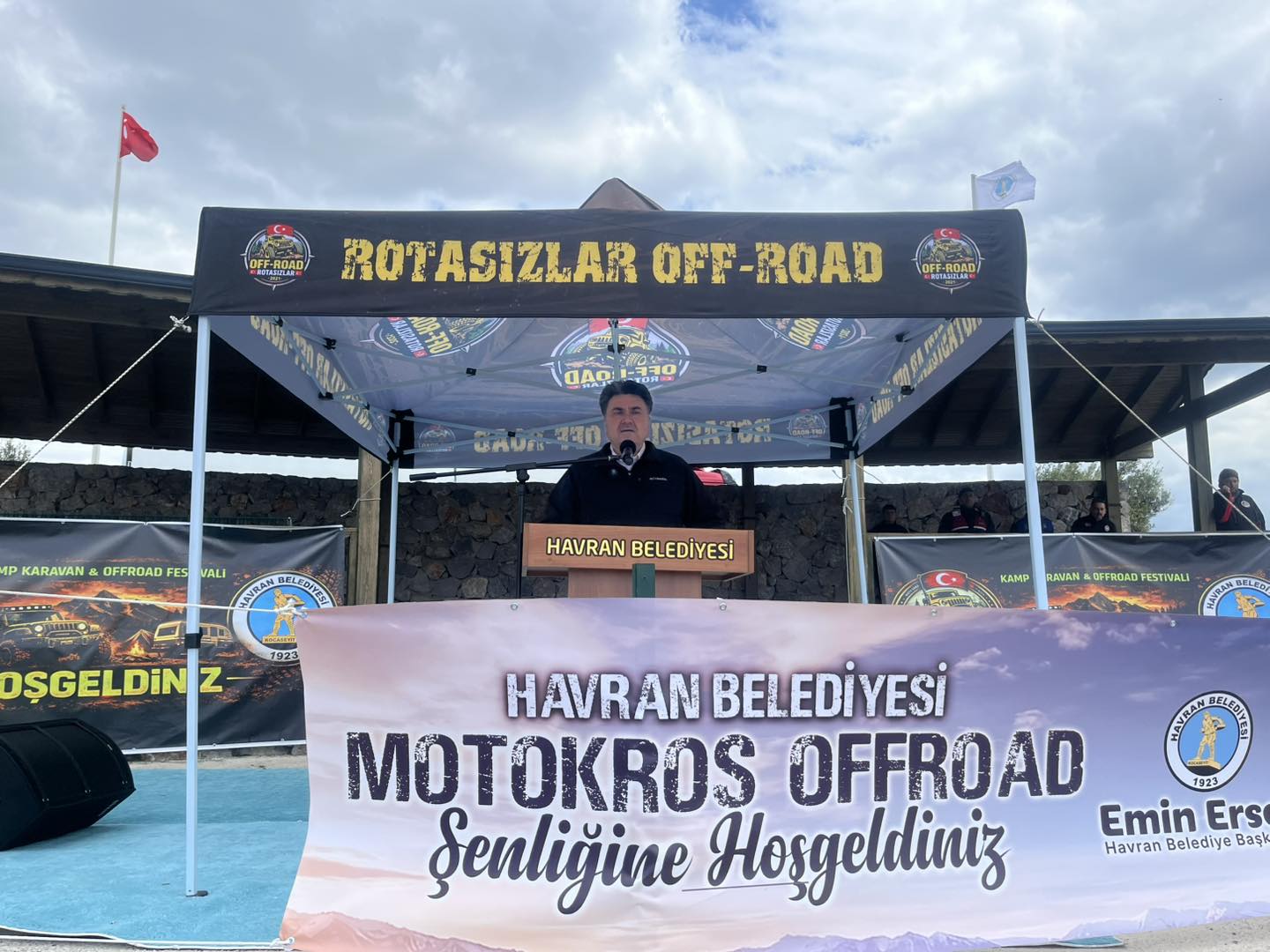 Havran’da düzenlenen Motokros ve Offroad Şenliği, açılış programıyla birlikte büyük