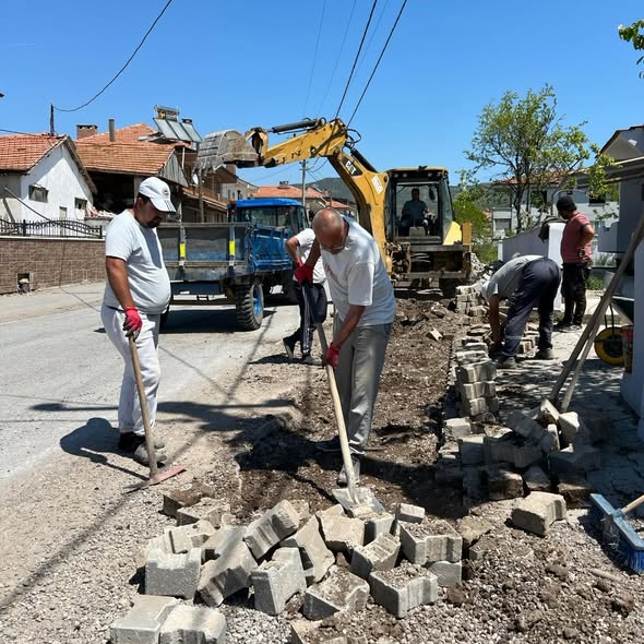 Bigadiç Belediyesi, ilçe genelinde ulaşım kalitesini artırmaya yönelik çalışmalarına hız