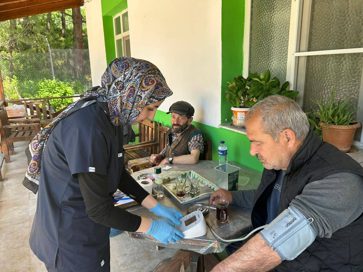 Kepsut’ta belediye ekipleri, sağlık, temizlik ve sosyal destek alanlarında kapsamlı
