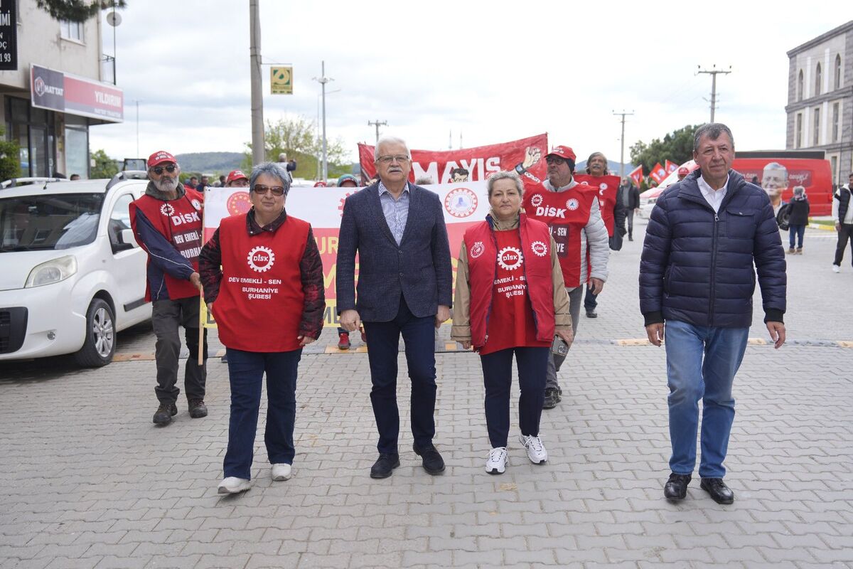 Burhaniye’de Emek ve Dayanışma Günü Coşkuyla Kutlandı 685917019 1441243574708673 5608312287387701289 n - Marmara Bölge Gazetesi