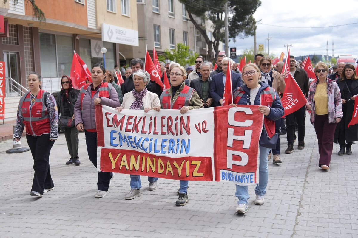 Burhaniye’de Emek ve Dayanışma Günü Coşkuyla Kutlandı 686076578 1441244161375281 3651298473070606760 n - Marmara Bölge Gazetesi