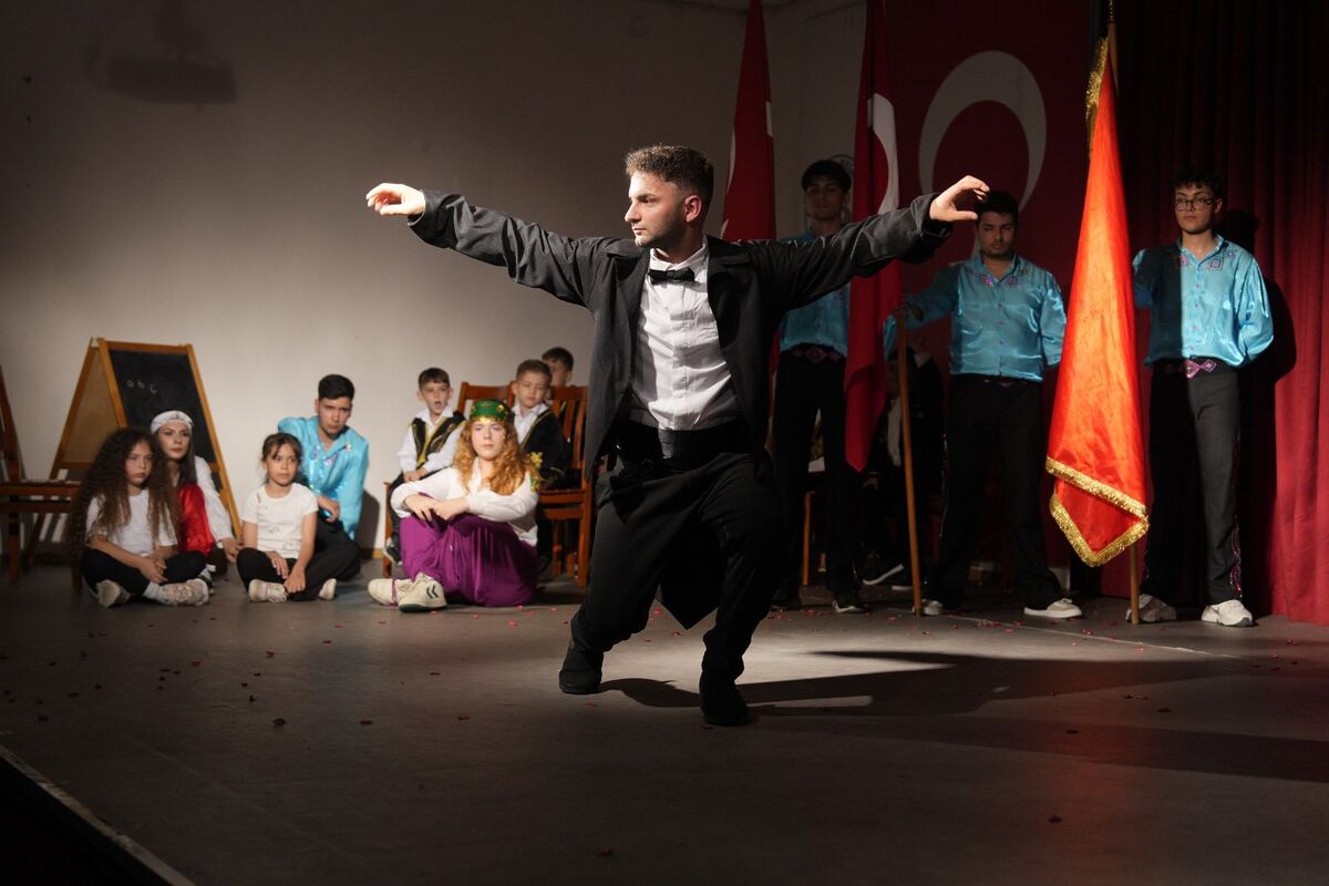 Burhaniye’de “Kökten Ritme” Gösterisine Yoğun İlgi 686201597 1443033074529723 2983644212679336017 n - Marmara Bölge Gazetesi