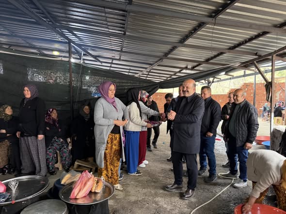 İvrindi Belediye Başkanı Önder Lapanta, farklı mahallelerde düzenlenen köy hayırlarına